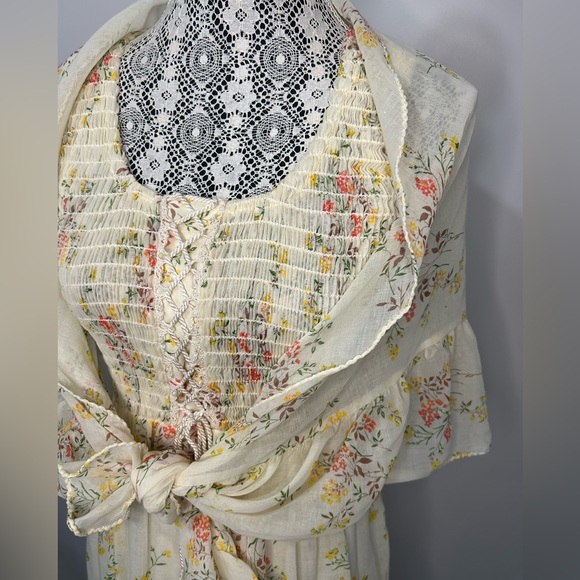 Vintage floral Gunne Sax style maxi dress with tiered skirt and matching shawl - Picture 14 of 15